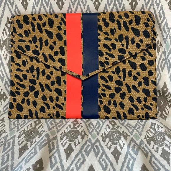 Stella & Dot Handbags - Stella and dot clutch